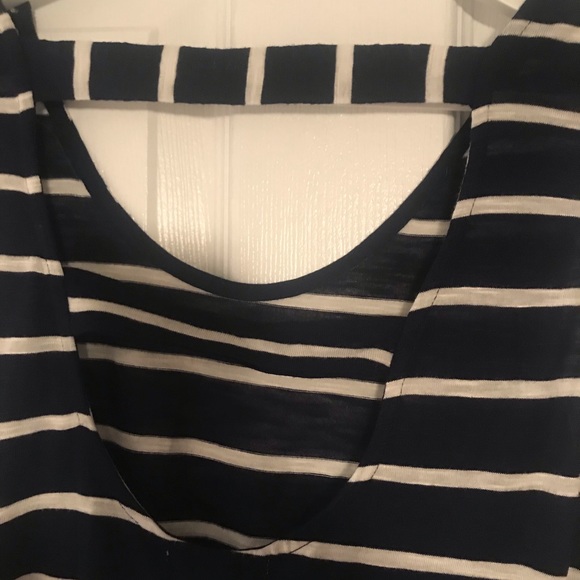 Sleeveless top - Picture 2 of 3